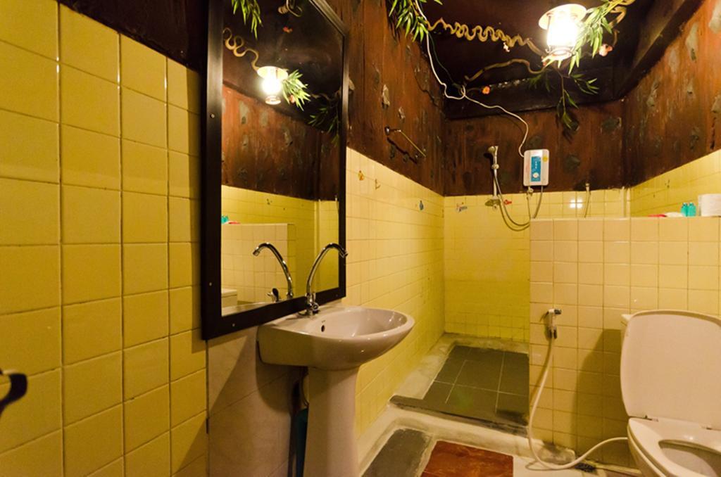 Eight Plus Hotel Bangkok Bagian luar foto