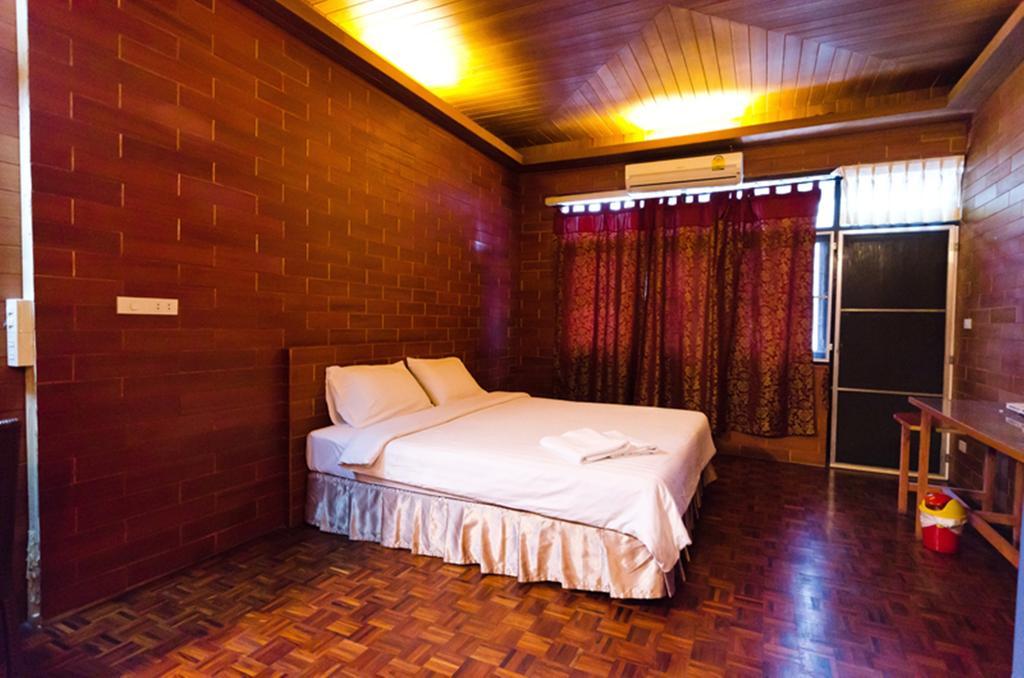 Eight Plus Hotel Bangkok Bagian luar foto