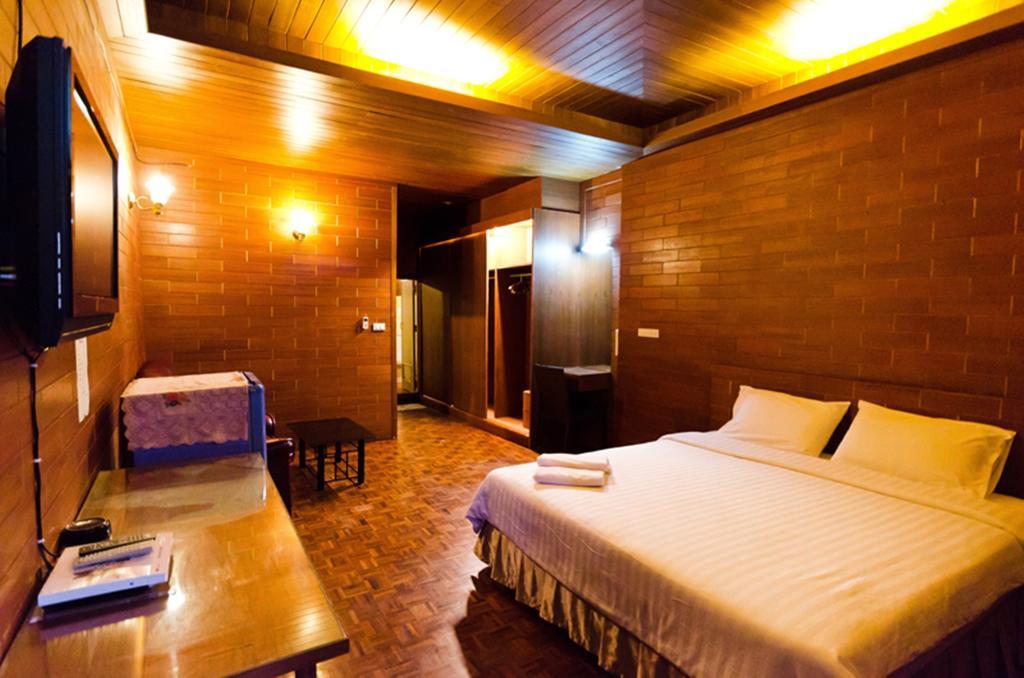 Eight Plus Hotel Bangkok Bagian luar foto