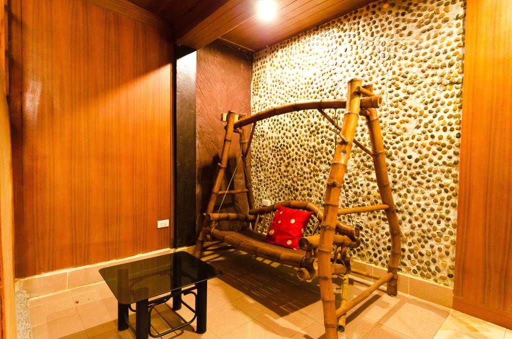 Eight Plus Hotel Bangkok Bagian luar foto